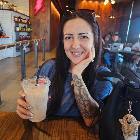 Meet your posher! - Picture 8 of 8